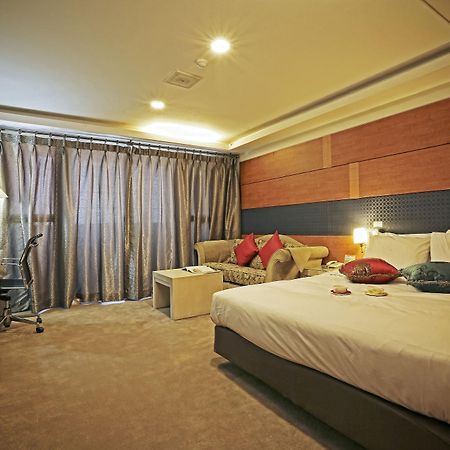 Cheonan Metro Tourist Hotel Екстер'єр фото