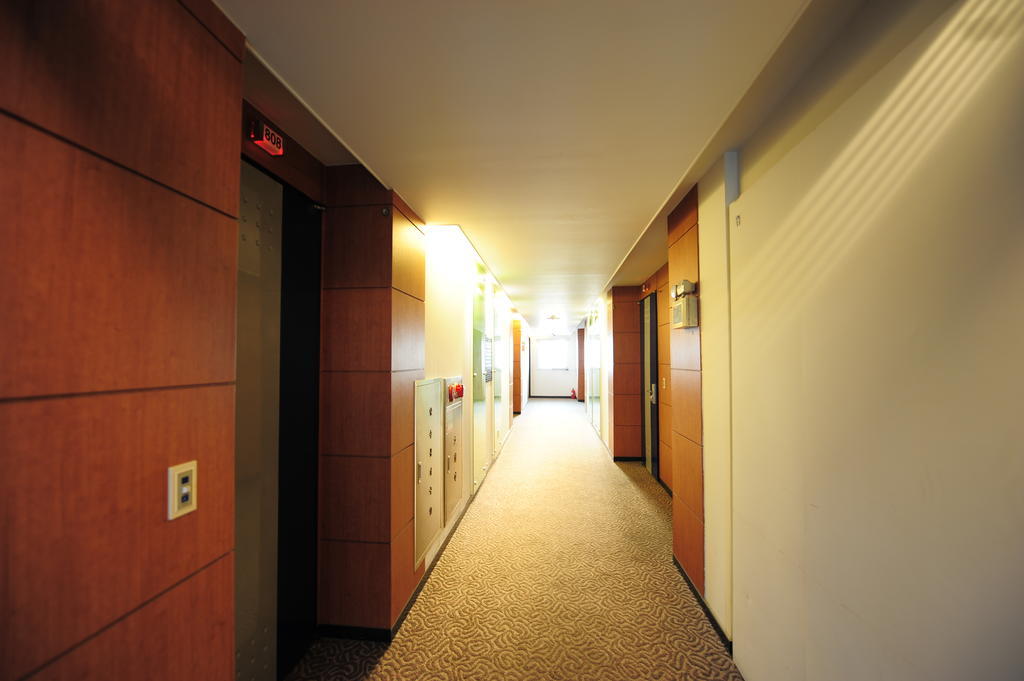 Cheonan Metro Tourist Hotel Екстер'єр фото