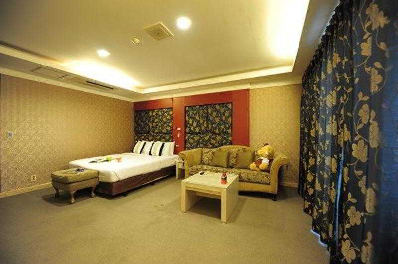 Cheonan Metro Tourist Hotel Екстер'єр фото