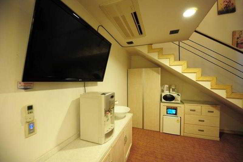 Cheonan Metro Tourist Hotel Екстер'єр фото