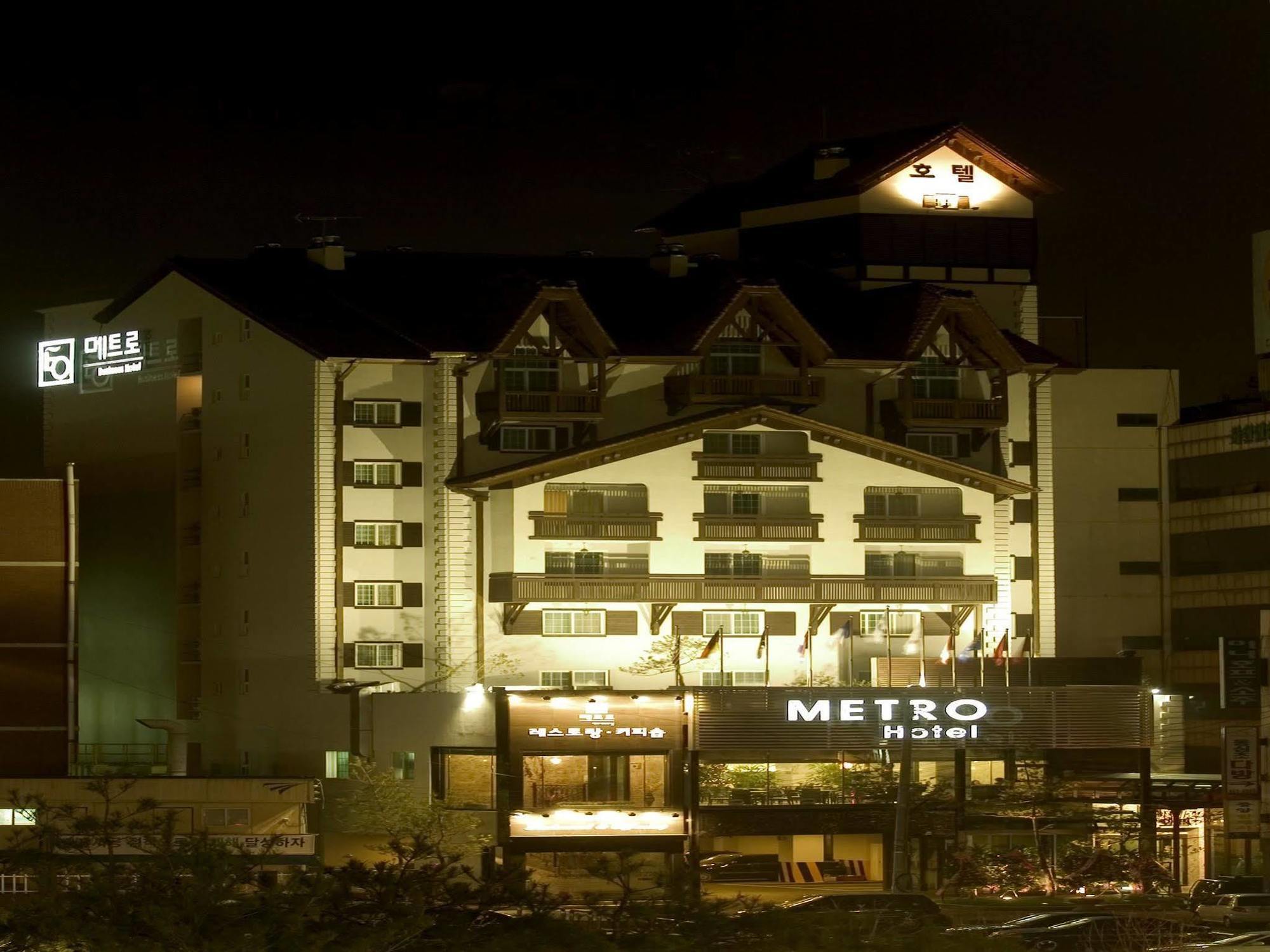 Cheonan Metro Tourist Hotel Екстер'єр фото