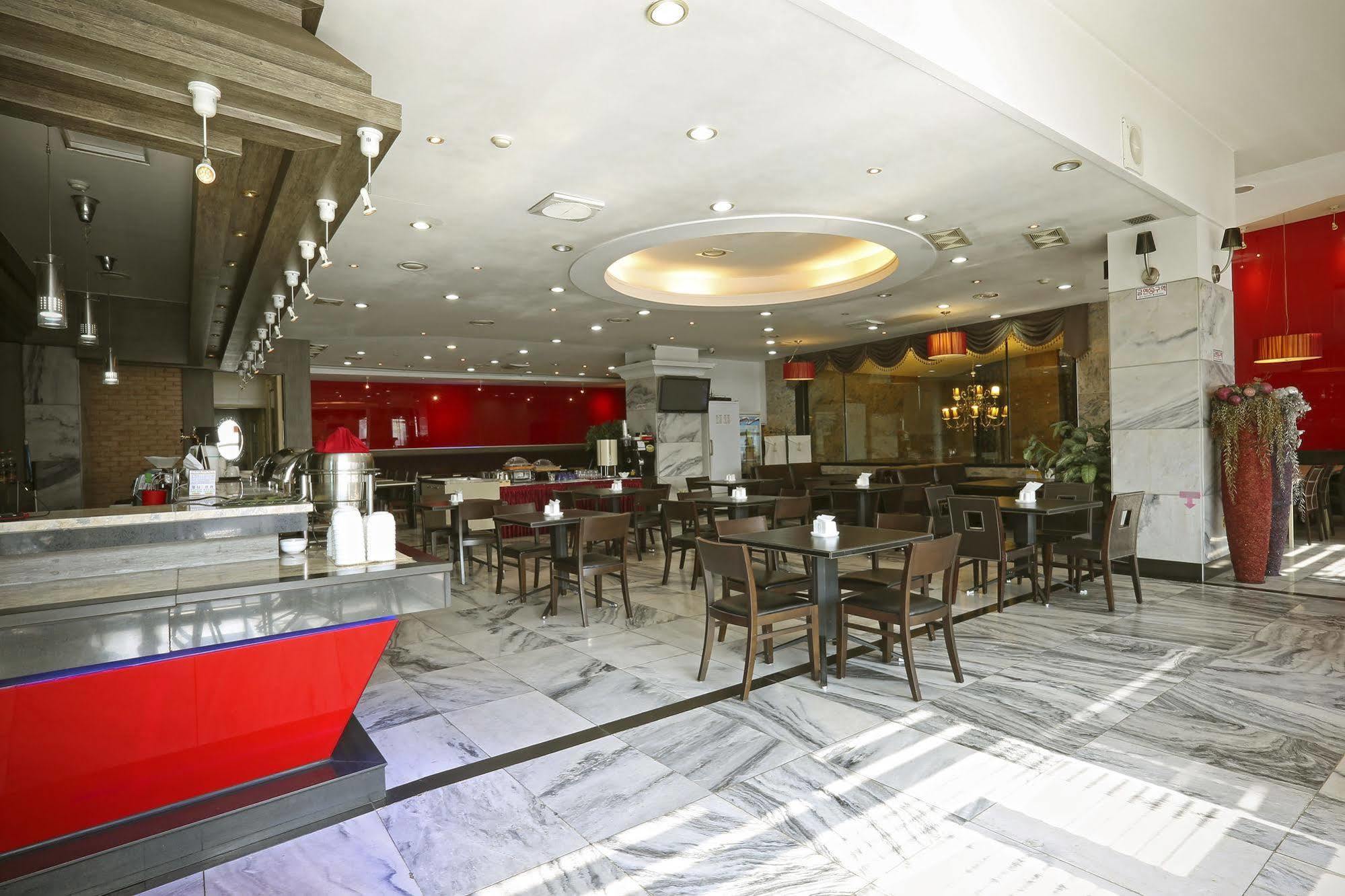 Cheonan Metro Tourist Hotel Екстер'єр фото