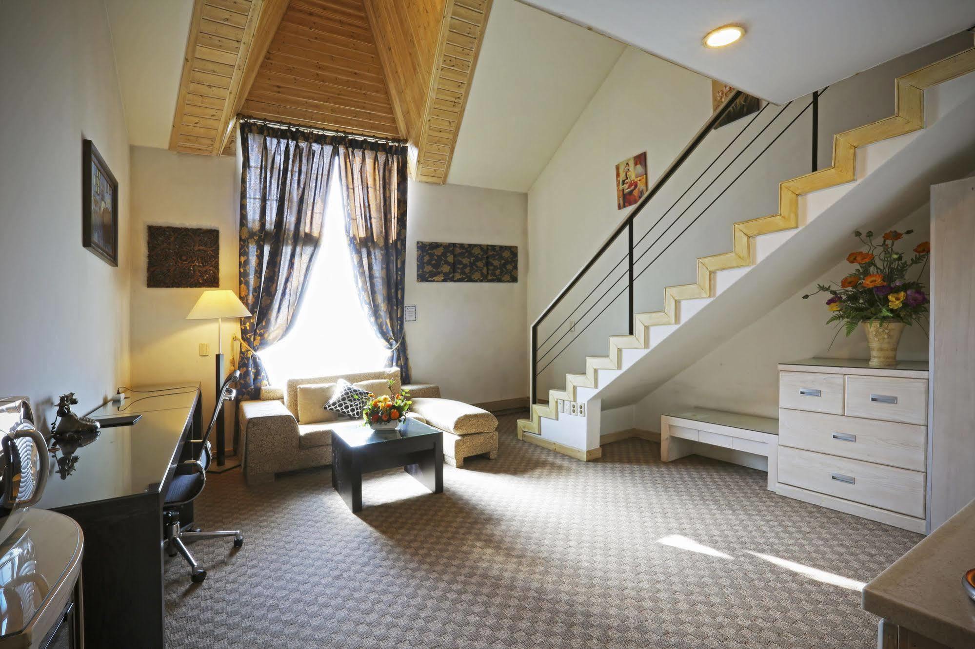 Cheonan Metro Tourist Hotel Екстер'єр фото