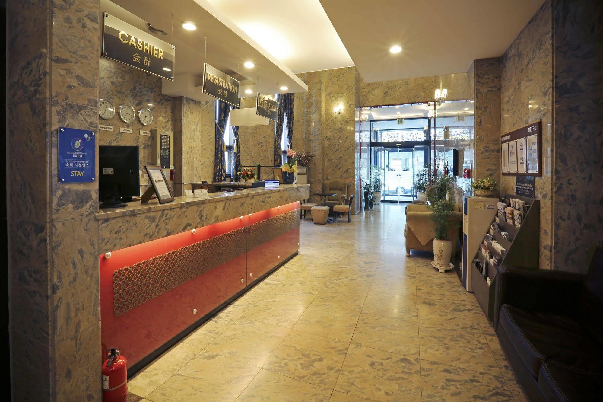Cheonan Metro Tourist Hotel Екстер'єр фото
