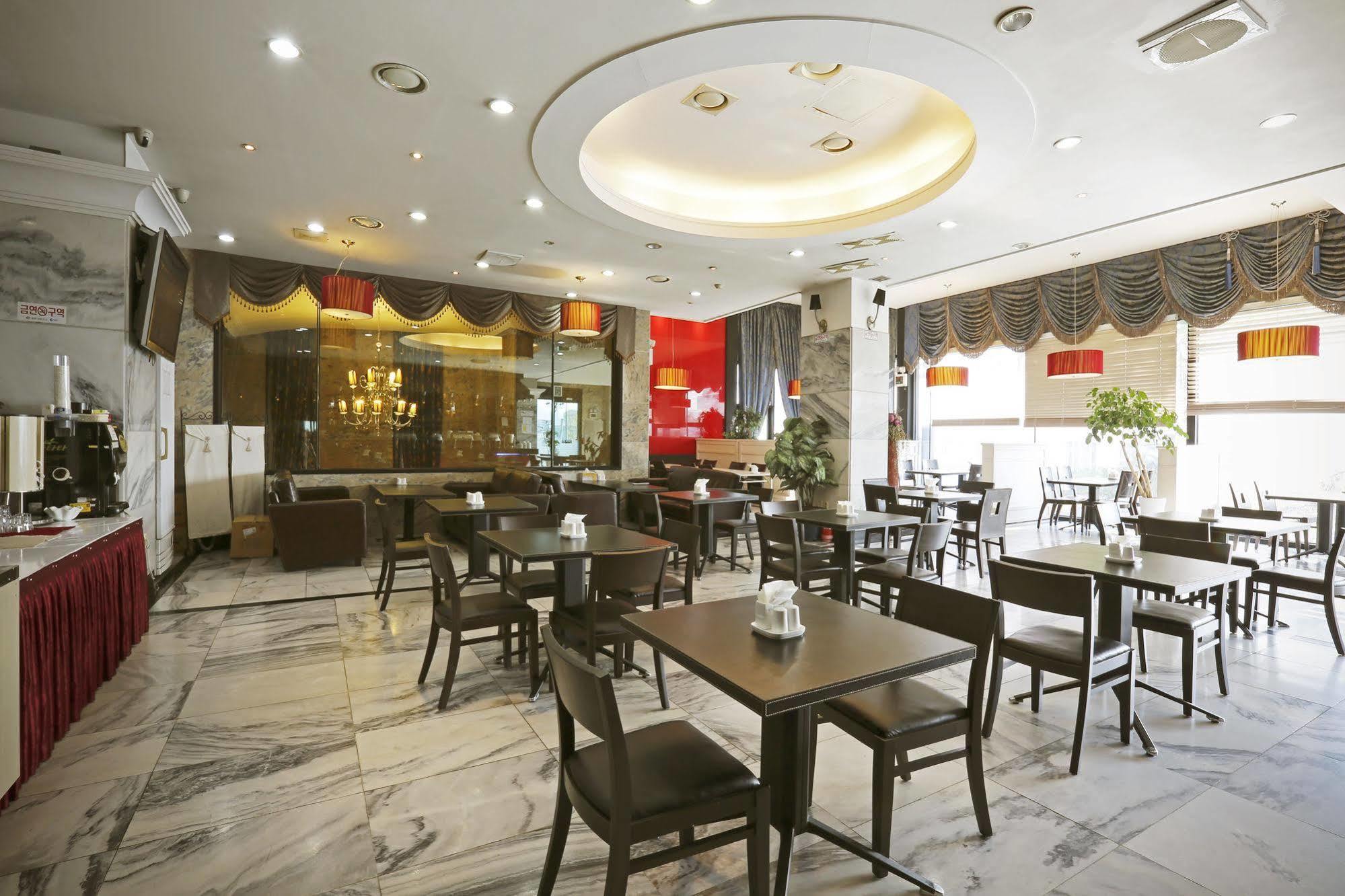 Cheonan Metro Tourist Hotel Екстер'єр фото