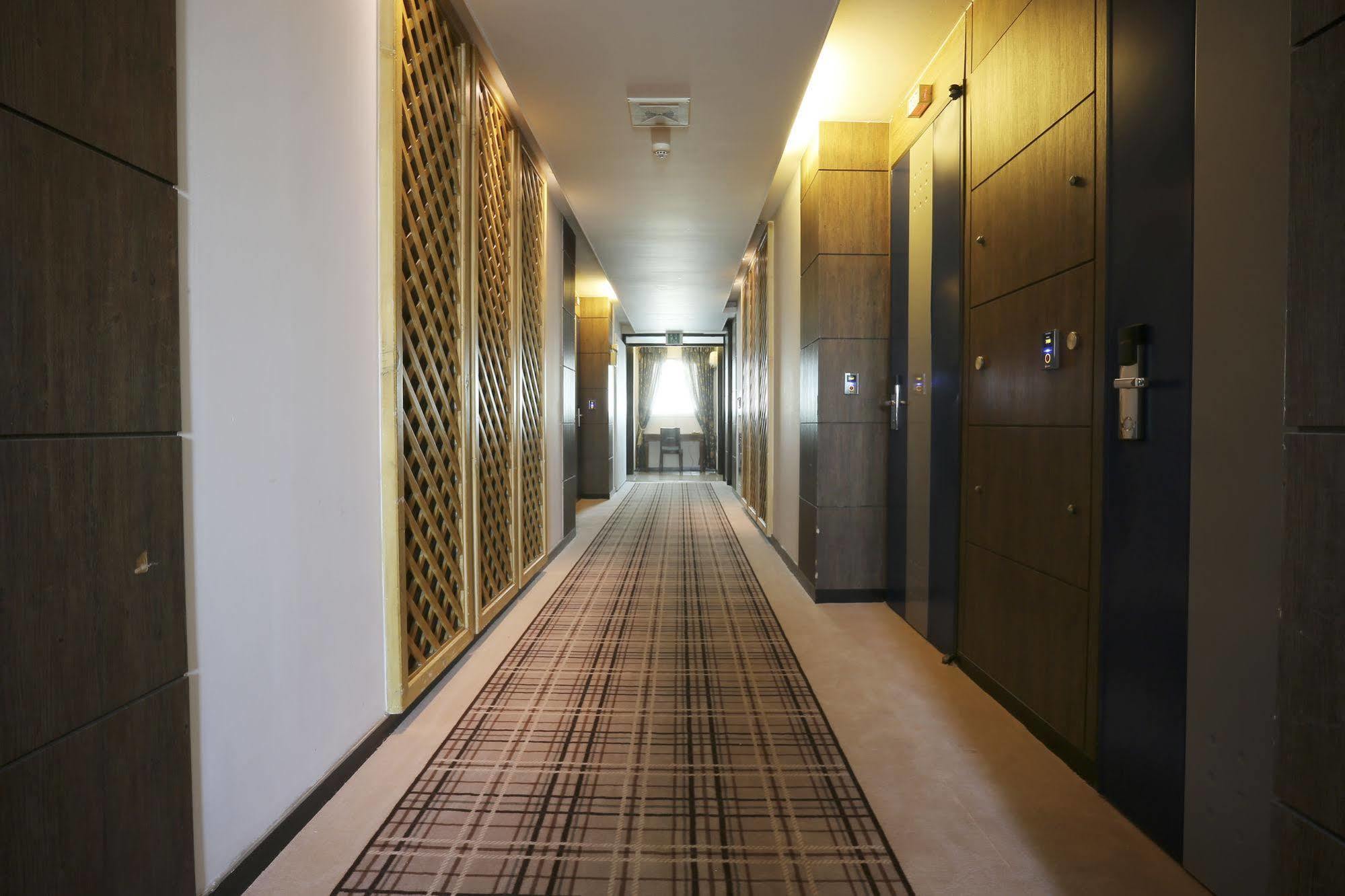 Cheonan Metro Tourist Hotel Екстер'єр фото